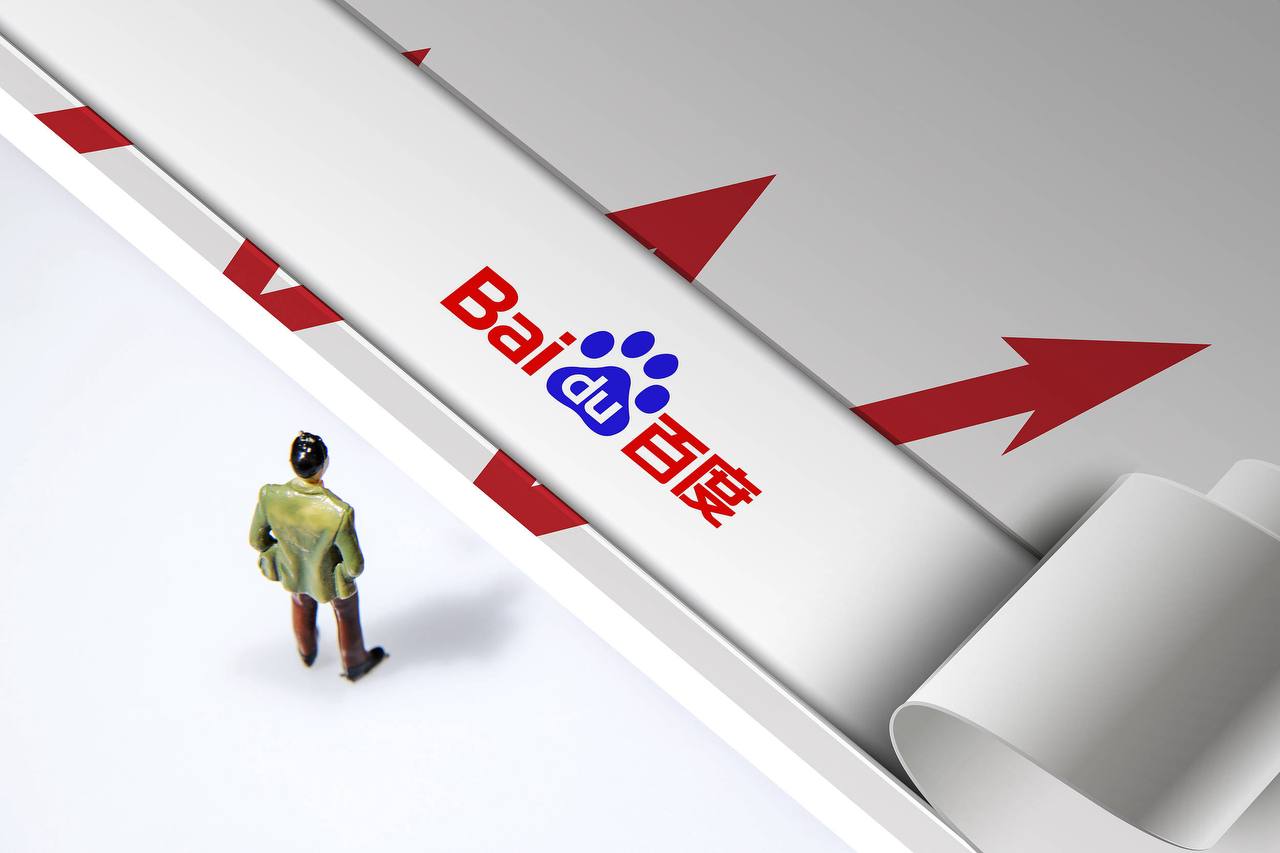 男子旅游点炒蛏子和螃蟹两个菜元